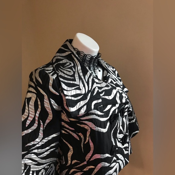 V Cristina Black Silver Metallic Floral Print Double Breasted 3/4th Sleeves SZ M - Picture 5 of 15